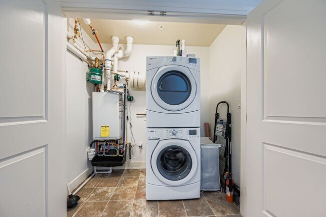 Building Photo - Exquisite Peloton Studio w/ Large Balcony - All the Amenities