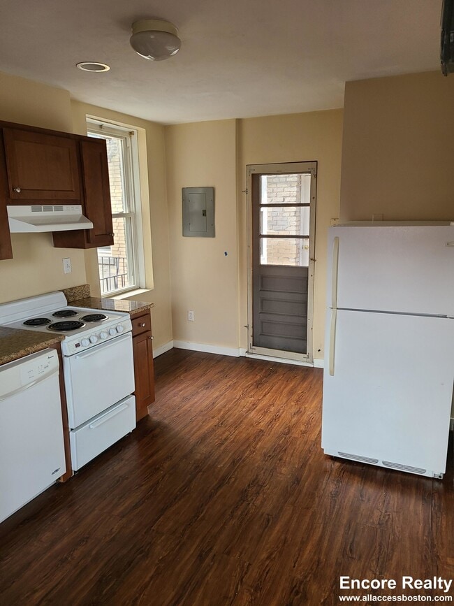 Building Photo - 224 Hanover St