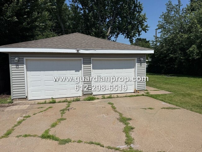 Building Photo - Cottage Grove House Available Now, Lower F...