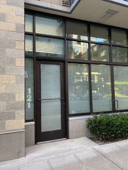 Building Photo - 81 Clay St