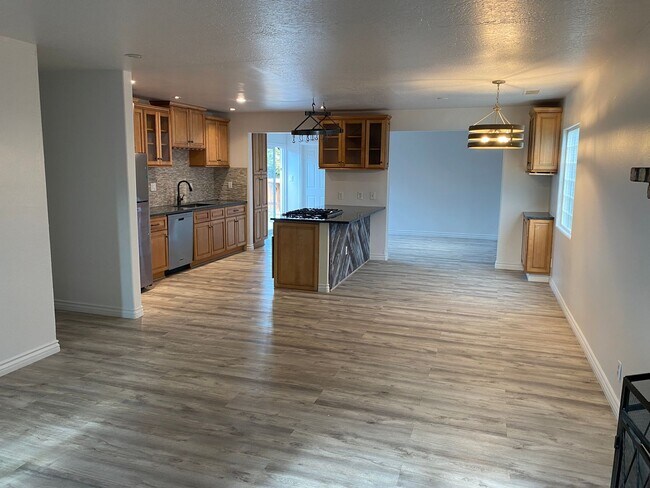 Building Photo - Charming 3-Bedroom Home with Fireplace & Private Yard – South B St, Lompoc