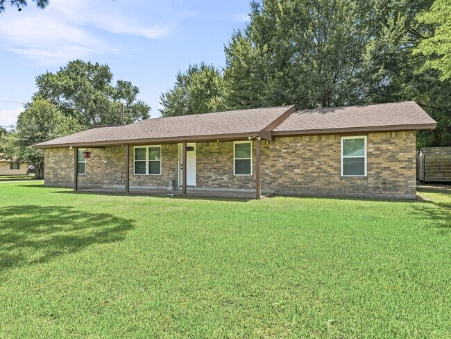 Building Photo - 620 Blueberry St