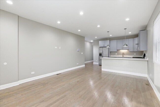 Building Photo - 1048 N Lawndale Ave