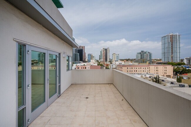 Building Photo - Stunning East Village 2 Bedroom at Nexus! Expansive Balcony! Pet Ok!