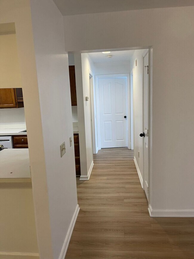 Building Photo - Condo in Waters Edge