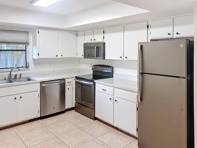 Building Photo - 10597 101st Ave