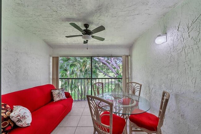Building Photo - 9278 Vista Del Lago