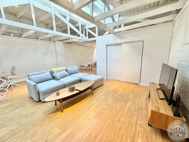 Building Photo - Huge Spacious 1BR|1BA loft in Lower Haight