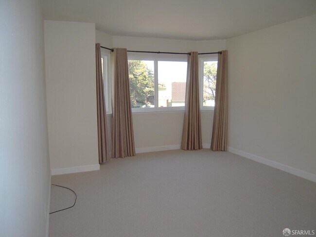 Building Photo - 168 Museum Way