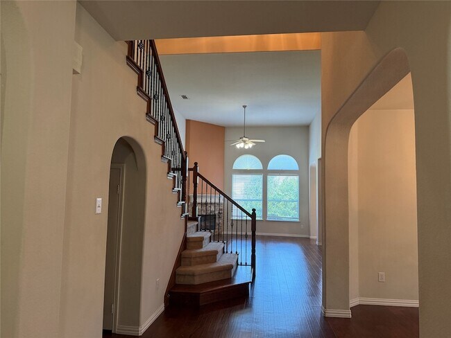 Building Photo - 8373 Brightside Ln