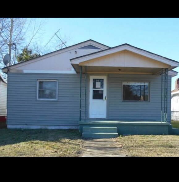 Primary Photo - 913 N Center St