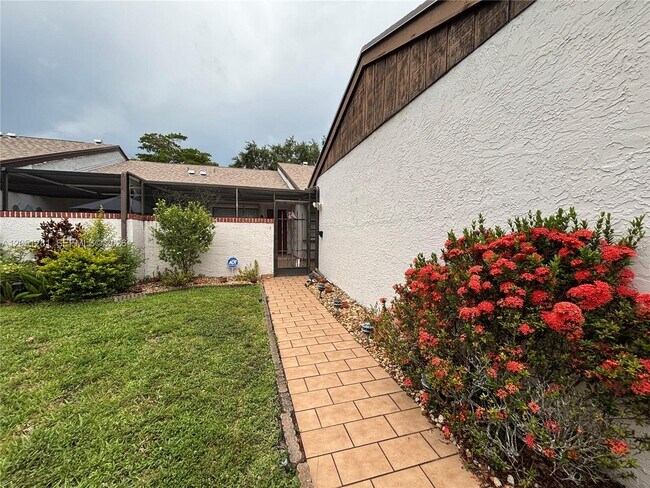 Building Photo - 6453 Pinehurst Cir