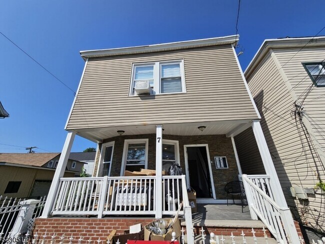 Primary Photo - 7 Davidson St
