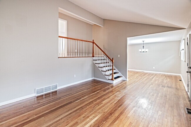 Building Photo - Hyde Park! 3 bedroom, 2.5 bathroom single family home