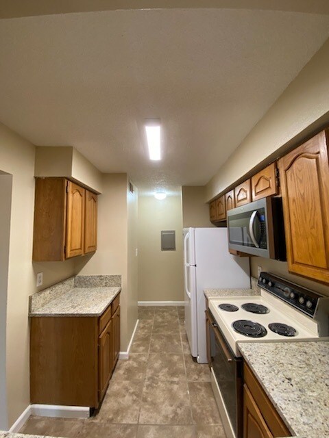 Building Photo - 2 story 1 bed 1.5 bath towhome