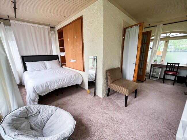 Building Photo - 110 Linden Ave