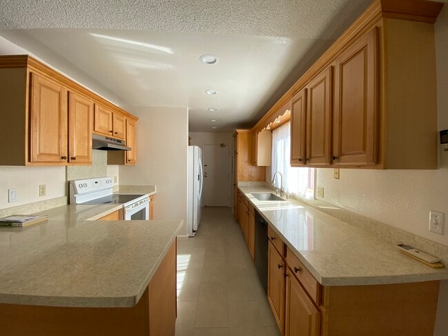Building Photo - 95-696-696 Makaiolani St