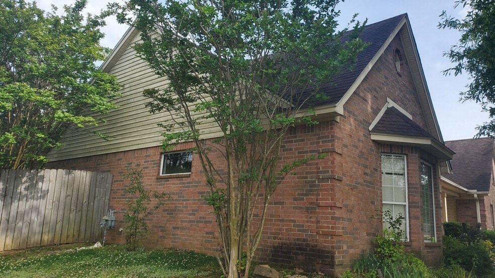 Building Photo - 1084 Tara Dr
