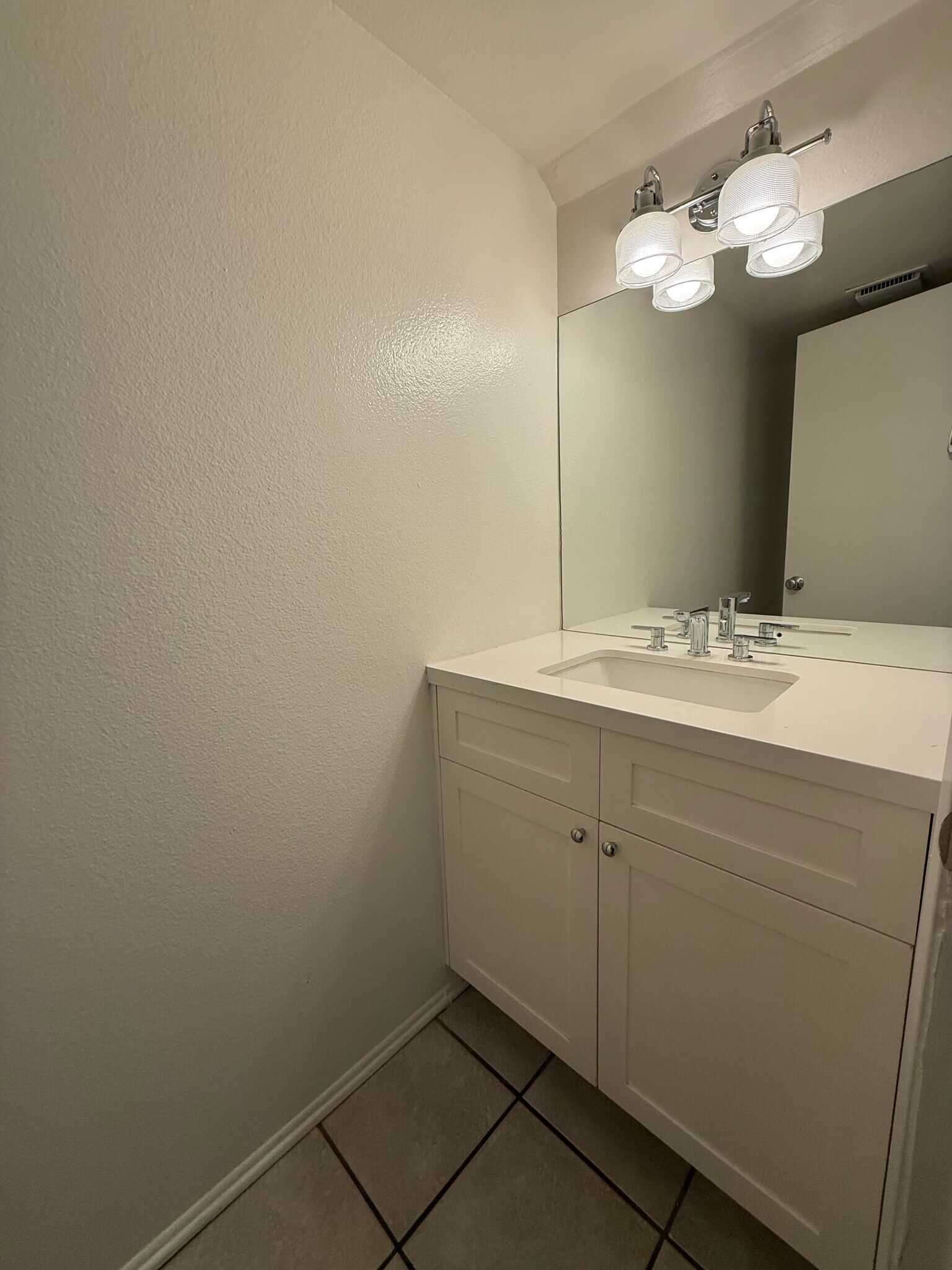 Building Photo - 1758 Palisades Dr