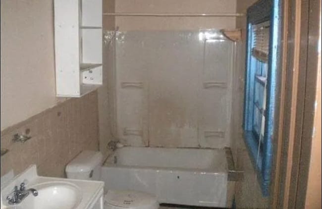 Building Photo - 2647 Fremont Ave N