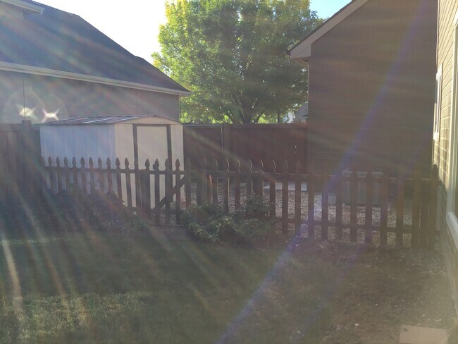 Building Photo - 680 E Havasupai St
