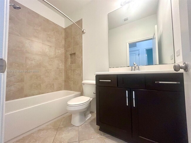 Building Photo - 8280 Cascada Isles Dr