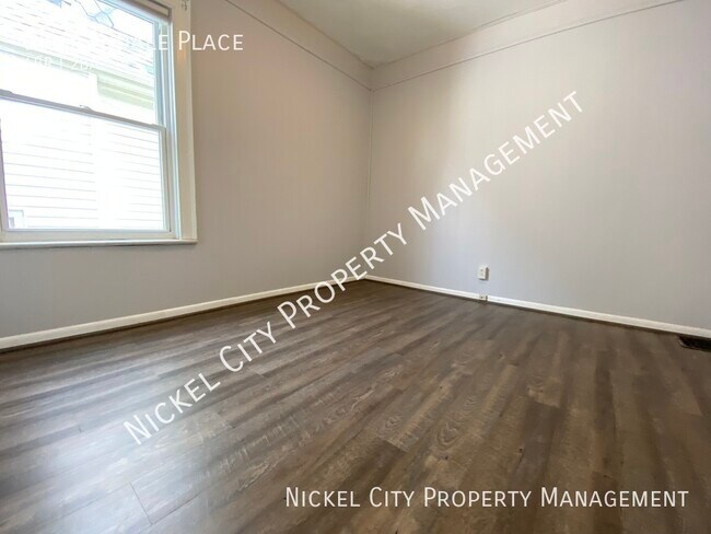 Building Photo - Beautiful 4 bedroom + Office Victorian Sty...