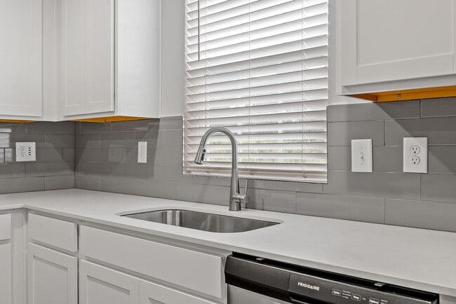 Building Photo - 3 BR, 2.5 BA home - Brand New! *$500 Off F...