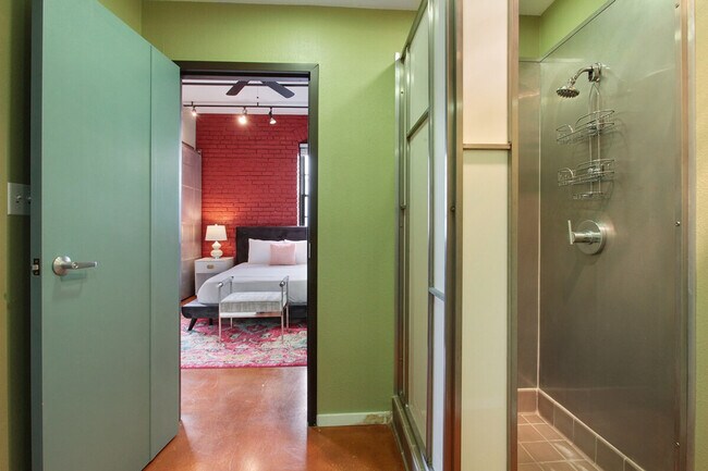 Building Photo - 1039 Constance St