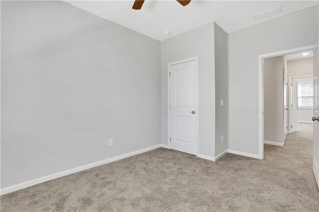 Building Photo - 1954 Sanford Dr