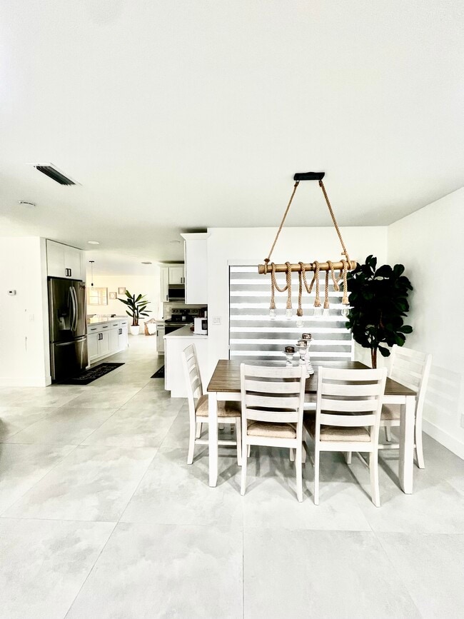 Building Photo - 231 SE 45th Terrace