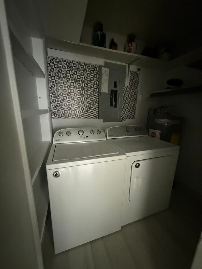 Laundry room - 7142 SW 22nd St