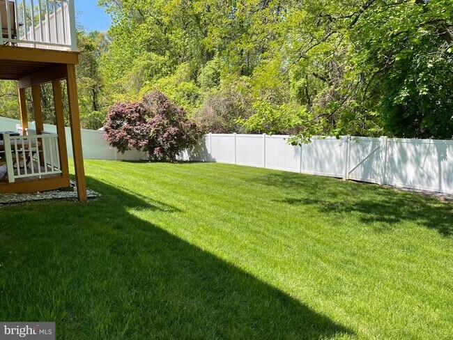 Building Photo - 18 Jameson Ln