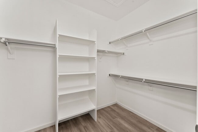Building Photo - 9876 Sunderland Way