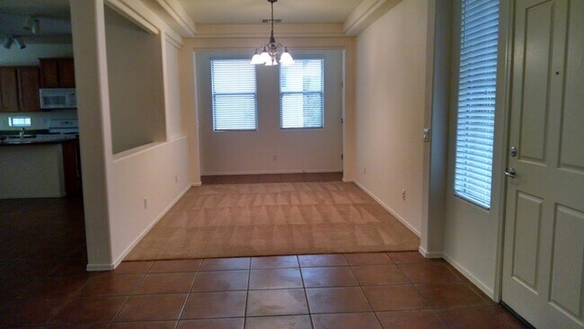 Building Photo - Great Rental 3 Bed 2 Bath at Ellsworth and Rittenhouse