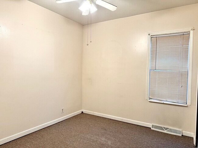 Building Photo - 87 Hathaway St