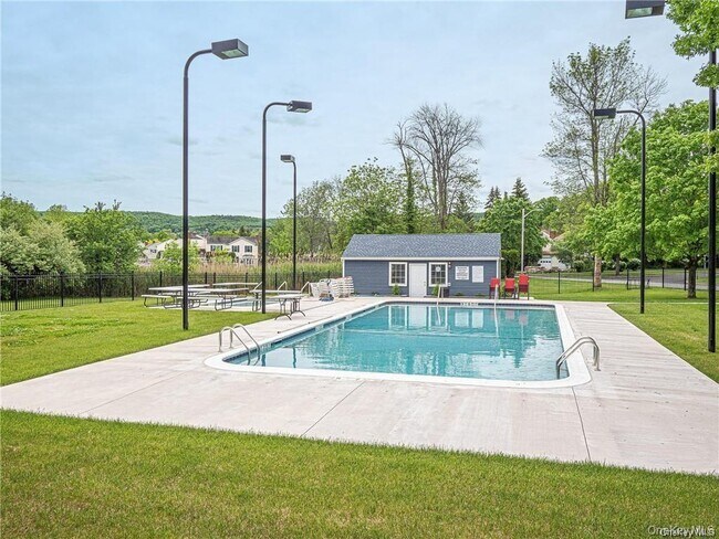 Building Photo - 255 Homestead Village Dr