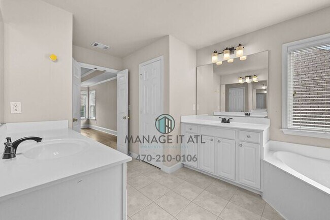 Building Photo - 5 Bedroom house rent in Suwanee near Peachtree Ridge High School