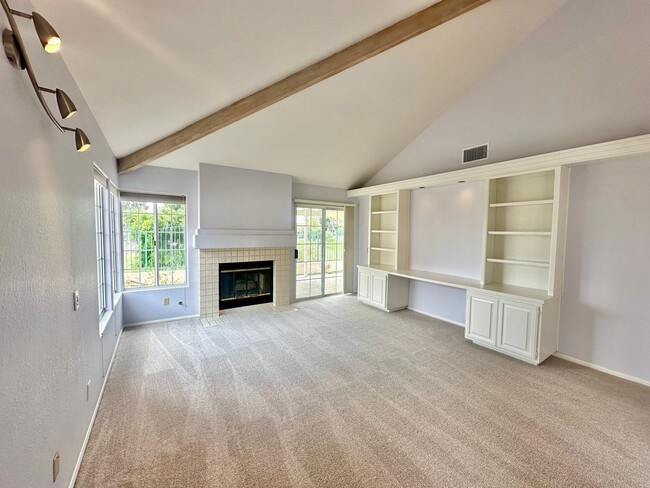Building Photo - Beautiful Home in Gated Community of Los R...