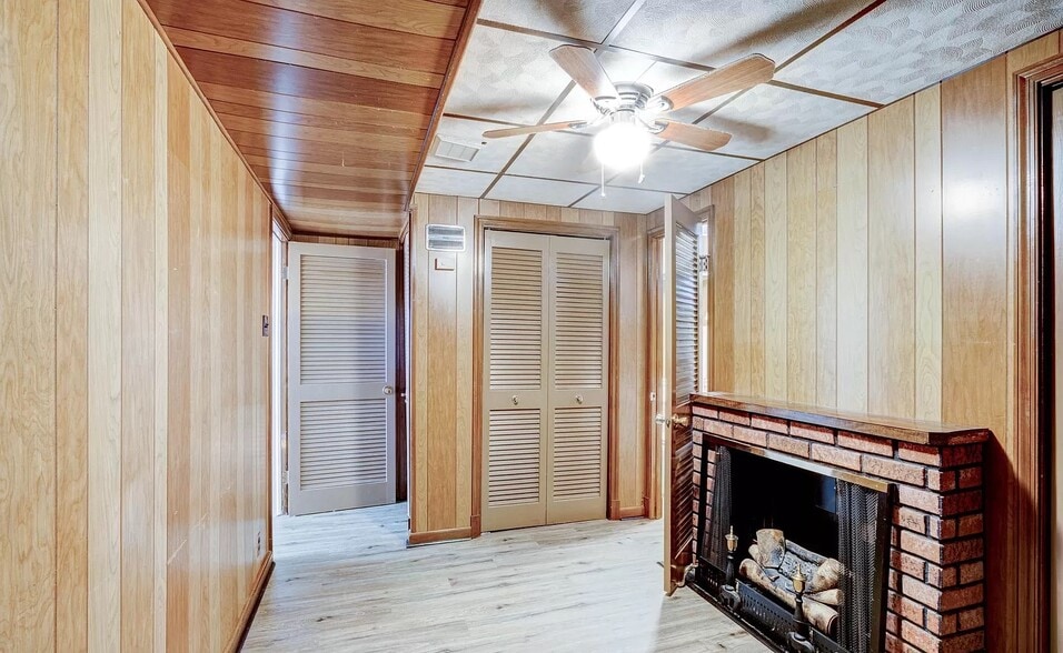 Den / Fireplace - 1935 Searles Rd