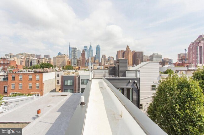 Building Photo - 1619 Bainbridge St