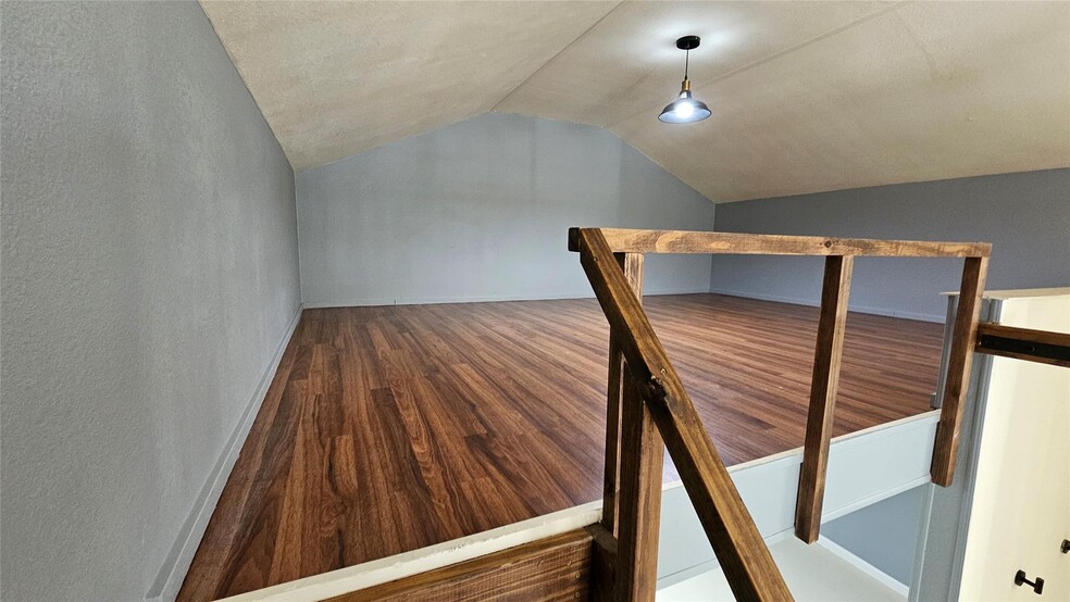 Loft - 23806 Brushy Woods St