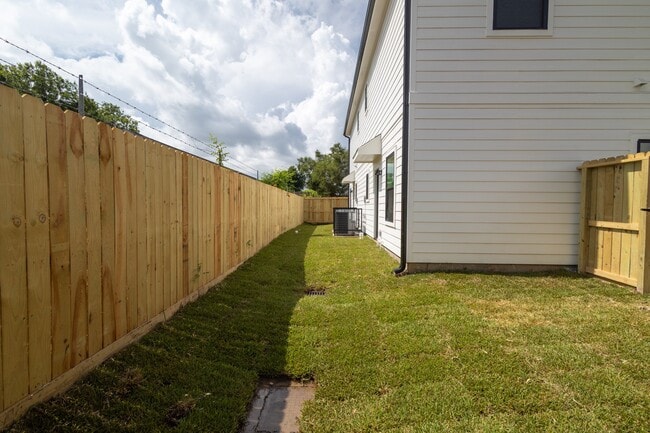 Building Photo - 5036 Mallow St