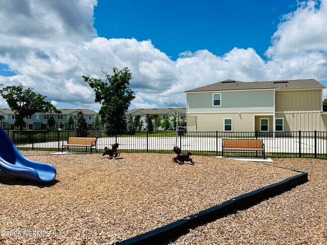 Building Photo - 114 Summer Moon Dr