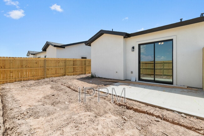 Building Photo - 485 Trumpet