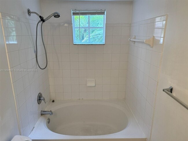 Building Photo - 17100 N Bay Rd