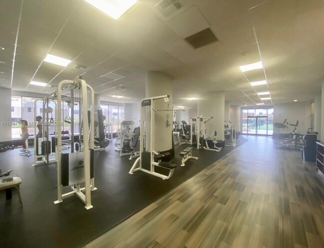 Building Photo - 1800 NE 114th St