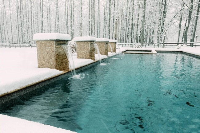 Building Photo - 565 Schaeffer Loop