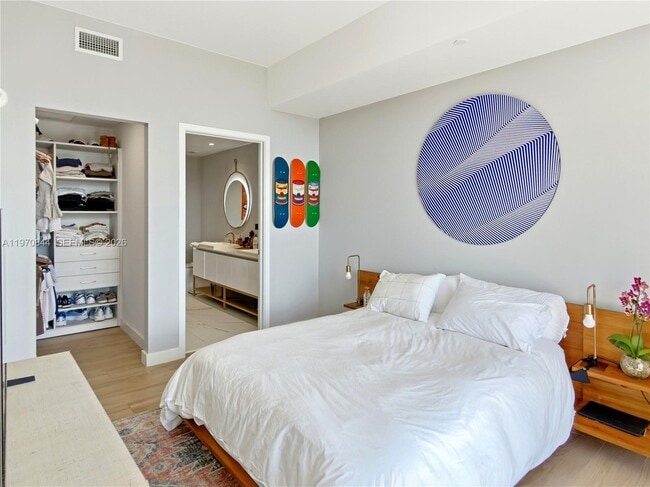 Building Photo - 2678 Tigertail Ave