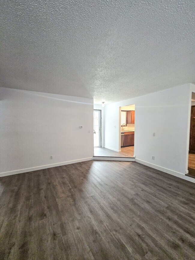 Building Photo - 11613 Pacific Ct NE